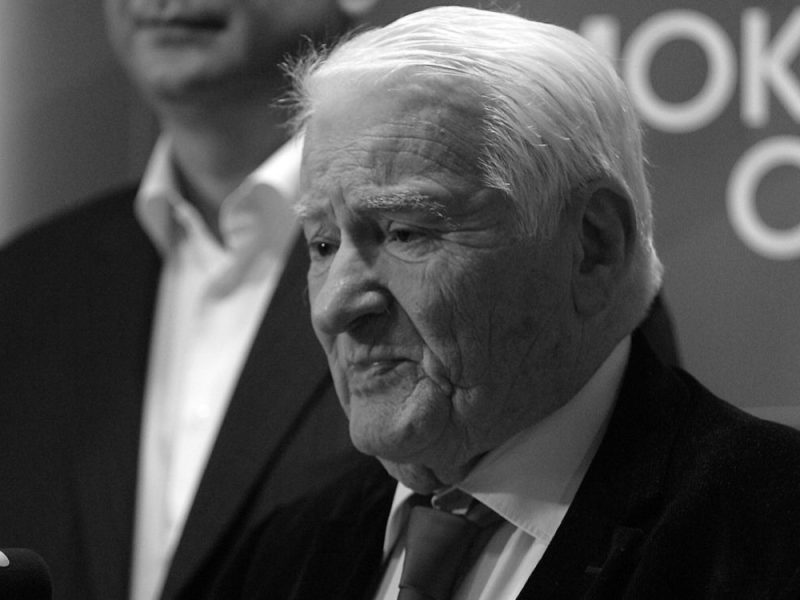 PREMINUO DRAGOLJUB MIĆUNOVIĆ: Osnivač i prvi predsednik Demokratske stranke umro u 96. godini!