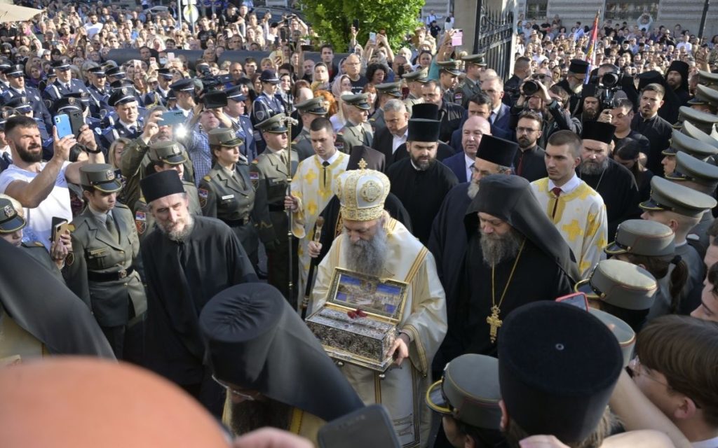 SPC DONELA ODLUKU: Novac priložen Pojasu presvete Bogorodice biće poslat srpskim porodicama na Kosovu!