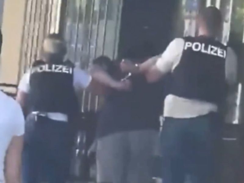 IZBODENO TROJE LJUDI: Muškarac nožem napao ljude na železničkoj stanici u Švajcarskoj, vikao „Alahu akbar“! (VIDEO)
