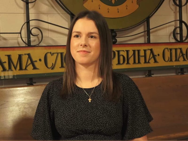 VAŽNO JE PREZIVATI SE TESLA: Suzana je dete iz izbegličke kolone koje je zavšilo 4 fakulteta u Americi! (VIDEO)