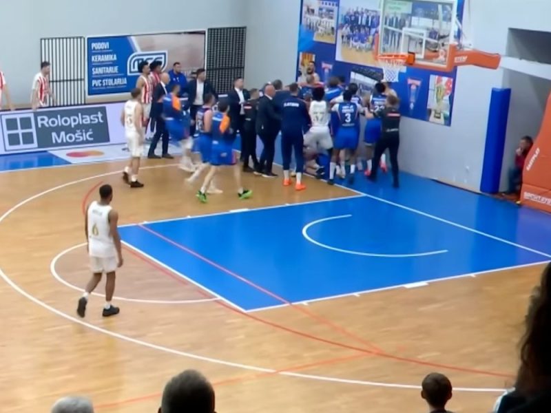 SAVEZ DONEO ŠOKANTNU ODLUKU: Zbog  tuče igrača Zvezde i Zlatibora suspendovane sudije, košarkaši pošteđeni!