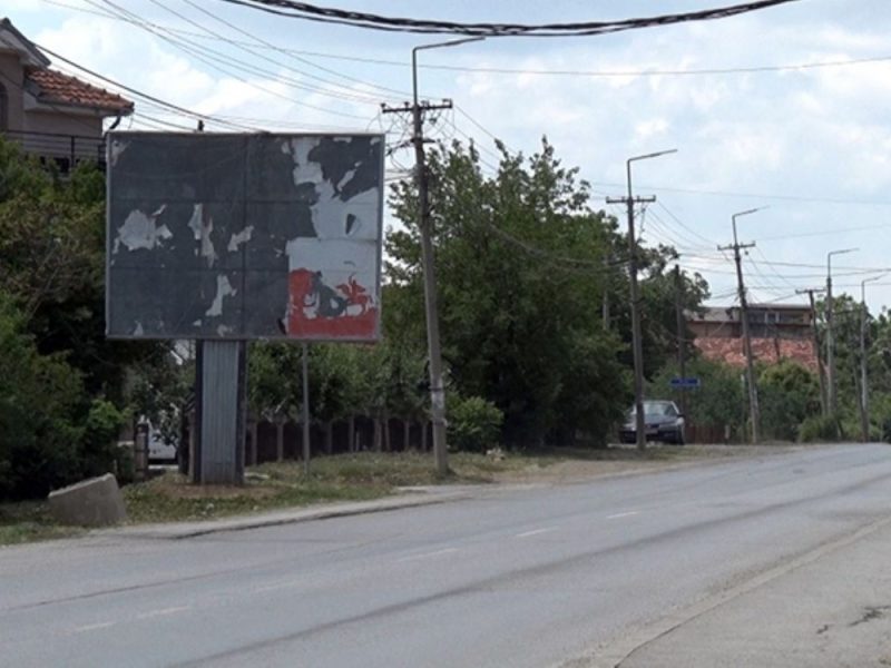 ZASMETALA IM REČ „ZAVET“: Kosovska policija zaustavila postavljanje vidovdanskog bilborda u Gračanici!