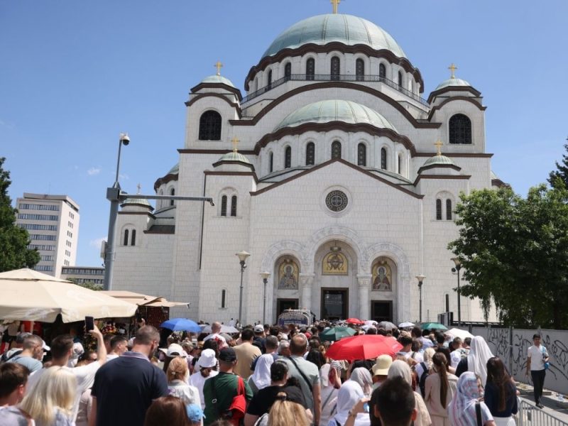 STUDENTI U BLOKADI STALI U ODBRANU VERNIKA: Niko ne sme da vas ponižava zbog vere, dosta je podela na „naše“ i „njihove“!