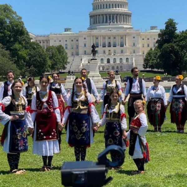 SRPSKO KOLO I HIMNA ISPRED AMERIČKOG KONGRESA: Pogledajte kadrove sa snimanja dokumentarnog filma i serije „Sveti Sava“ u Vašingtonu i Njujorku! (VIDEO)