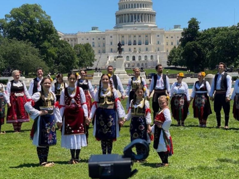 SRPSKO KOLO I HIMNA ISPRED AMERIČKOG KONGRESA: Pogledajte kadrove sa snimanja dokumentarnog filma i serije „Sveti Sava“ u Vašingtonu i Njujorku! (VIDEO)