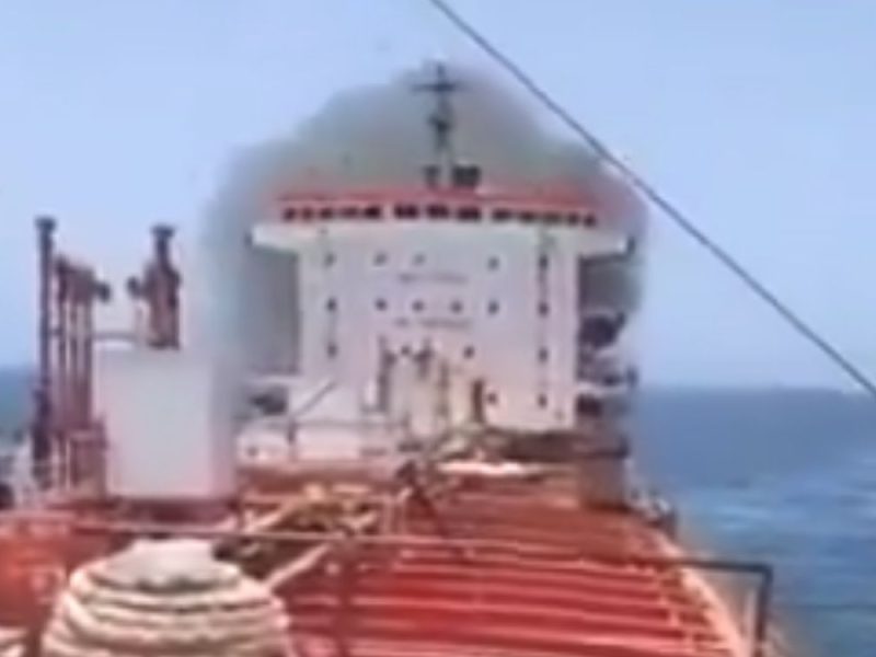 HAOS U OMANSKOM ZALIVU: Amerikanci razneli tanker koji je krenuo za Iran zbog kršenja stroge blokade! (VIDEO)