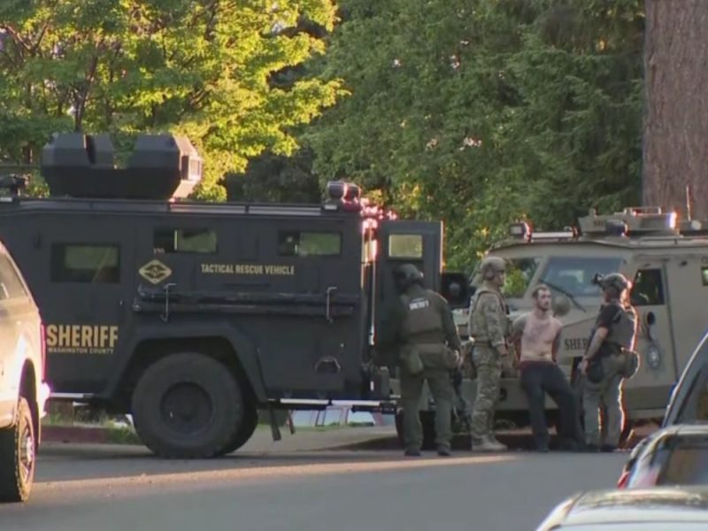 PORODIČNA SVAĐA PRERASLA U KRVAVI PIR: Horor kod Portlanda, ubica likvidirao više ljudi pa ranio policajca! (VIDEO)