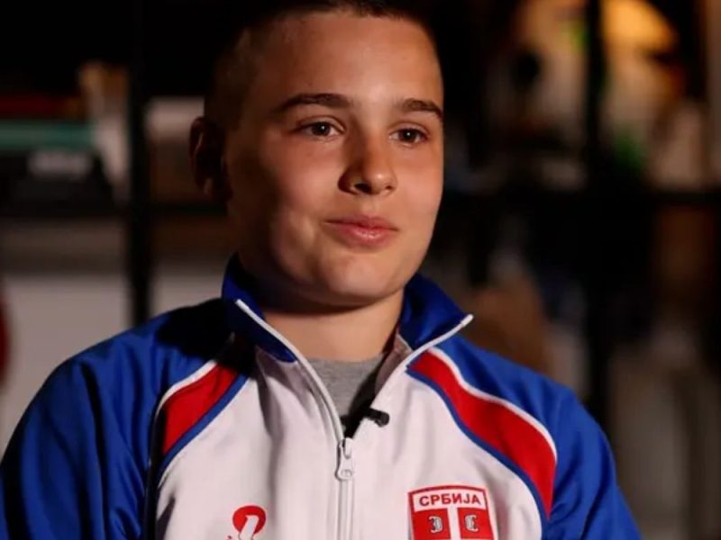 TATA RADOM NA KRUZERU FINANSIRA SRPSKOG ŠAMPIONA: Andrija (12) je reprezentativac u dva različita sporta, osvojio 300 medalja! (VIDEO)