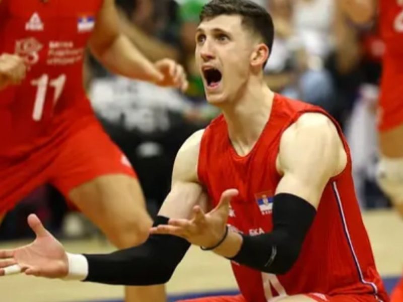 OD TERENA DO OLTARA ZA MANJE OD 24 SATA: Srpski odbojkaš u petak brani boje Srbije, a u subotu izgovara sudbonosno „da“!