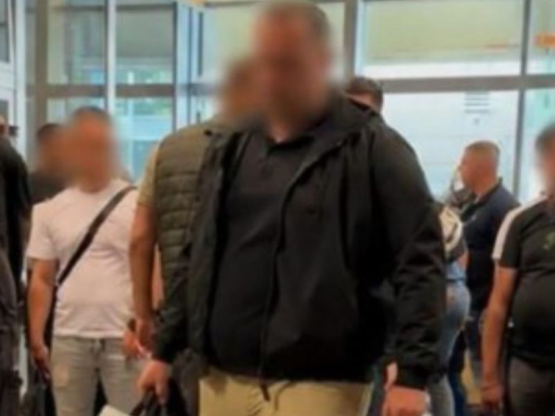 OGLASILA SE CRNOGORSKA POLICIJA: Kod ljudi koji su trebali da obezbeđuju Vučića pronađeni transparenti „Srbija pobeđuje“ i uređaji za komunikaciju! (FOTO)