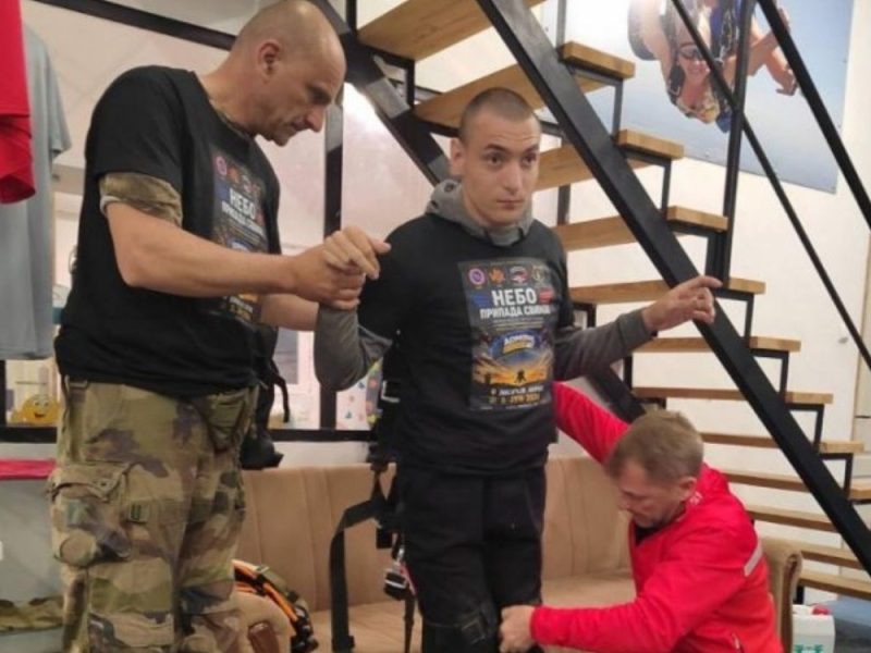 HEROJ KOJI NE ZNA ZA PREPREKE: Dimitrije (27) boluje od cerebralne paralize, a u jednom danu je skočio padobranom čak šest puta!