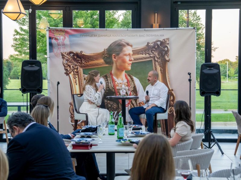 PRINCEZA OTVORILA DUŠU DIJASPORI U ČIKAGU: Emotivna ispovest Danice Karađorđević o deci, porodici i životu u Srbiji oduševila publiku! (FOTO, VIDEO)
