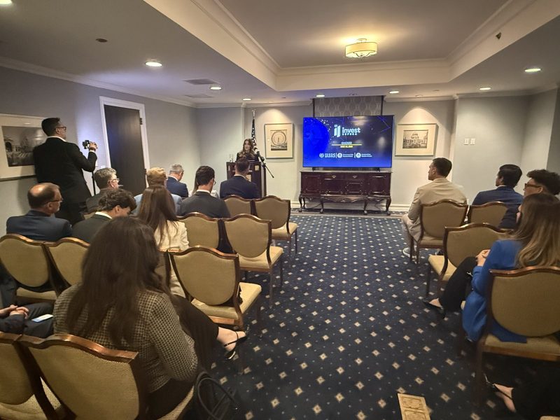 AMERIČKI BIZNISMENI ULAŽU U REPUBLIKU SRPSKU; Forum „Invest Srpska“ u Čikagu okupio poslovne ljude, uskoro stižu i prve investicije u RS!