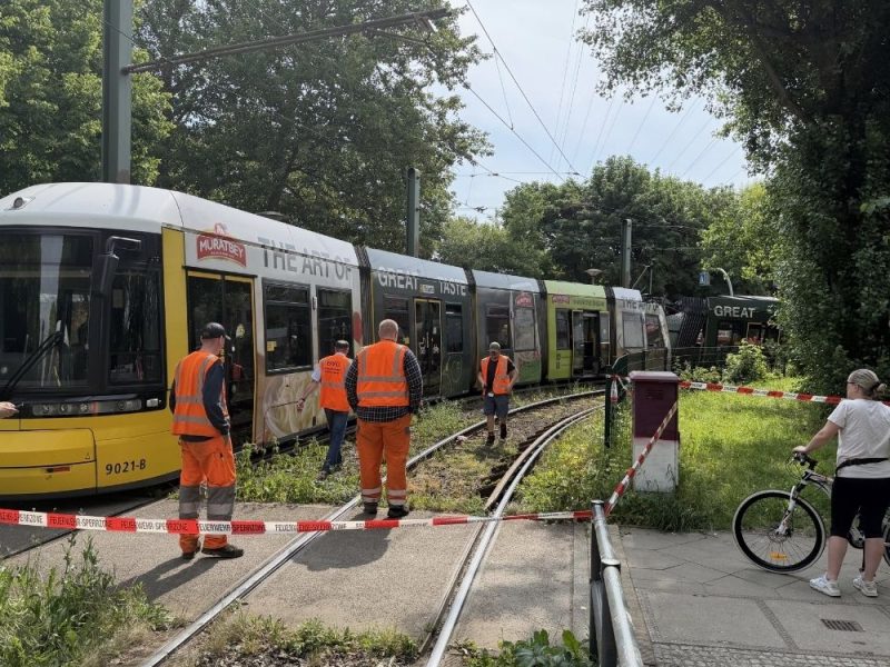 TEŠKA NESREĆA U BERLINU: Tramvaj iskočio iz šina, povređeno 20 ljudi, tri osobe u težem stanju!