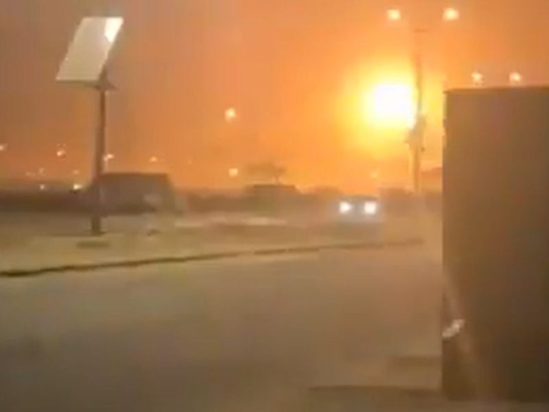 VIŠE OSOBA POVREĐENO U NAPADU: Flota iranskih dronovo pogodila međunarodni aerodrom u Kuvajtu! (VIDEO)