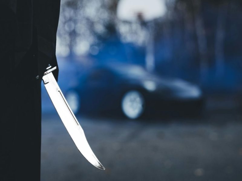 NOŽEM IZBO BIVŠU DEVOJKU I NJENOG DEDU: Mladić (23) uhapšen u Kragujevcu zbog pokušaja teškog ubistva!