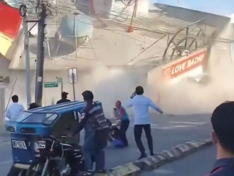 ZEMLJOTRES OD SKORO 8 STEPINI RIHTERA POGODIO FILIPINE: Srušilo se više zgrada, ima mrtvih, očekuje se cunami! (VIDEO)