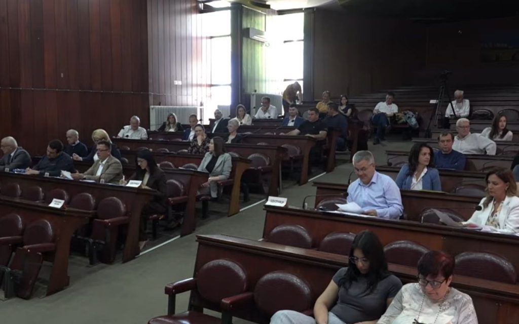 HAOS NA SEDNICI OPŠTINE KULA: Studentska lista bojkotovala zasedanje, kvorum protiv pravila obezbedili kandidati za odbornike!