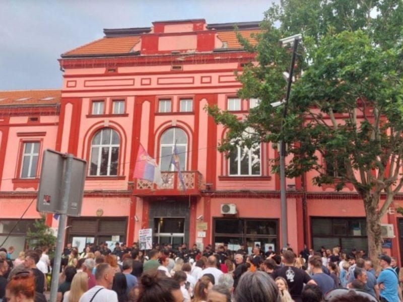 LUDILO U ZAJEČARU: Naprednjaci godinu dana nisu konstituisali Skupštinu grada, studenti pozvali na protest!