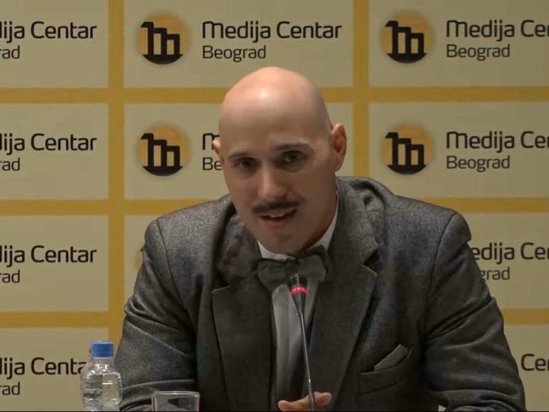 SRBIJA, ZEMLJA BATINAŠA: Huligani pretukli advokata pred decom na Novom Beogradu, drugog mladića šutirali na zemlji i isekli po glavi!