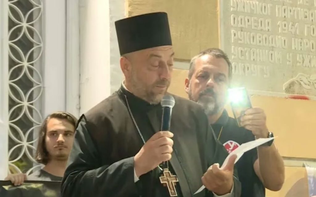 CRKVA KAZNILA SVEŠTENIKA KOJI JE STAO UZ STUDENTE: Suspendovan otac Milić Dragović iz Užica, koji je javno pozvao Vučića da raspiše izbore! (VIDEO)