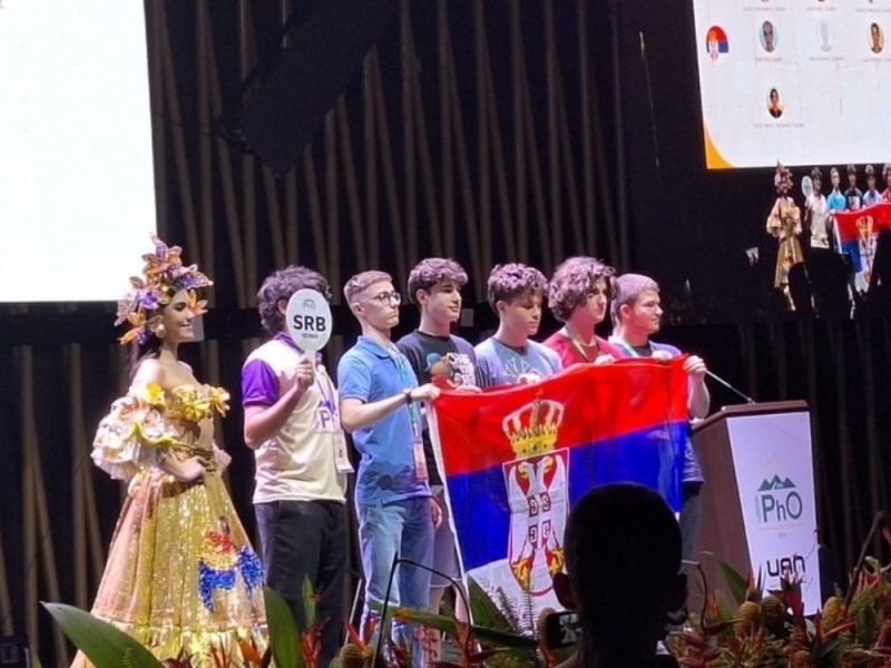 TRI SREBRNE I DVE BRONZANE MEDALJE: Naši učenici zablistali na Međunarodnoj olimpijadi iz fizike u Kolumbiji!
