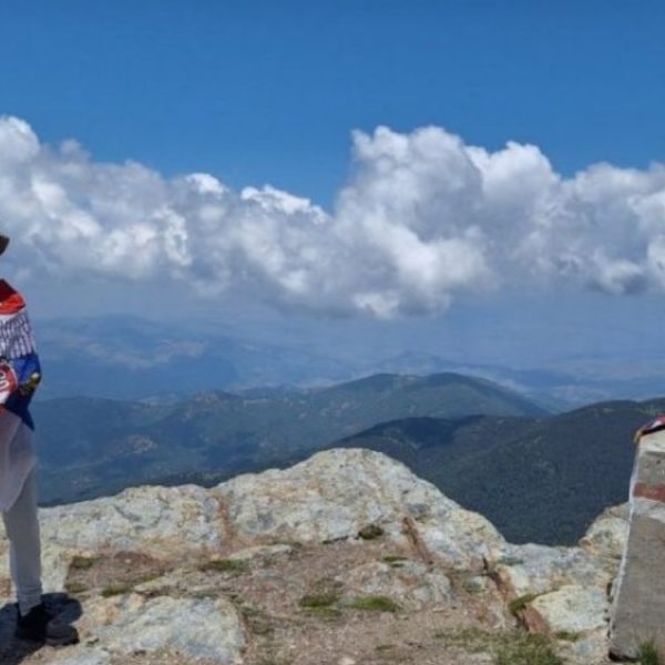 STOPAMA JUNAKA SA SOLUNSKOG FRONTA: Mali Nikola se popeo na Kajmakčalan i zapalio sveću na mestu gde mu je čukundeda krvario!