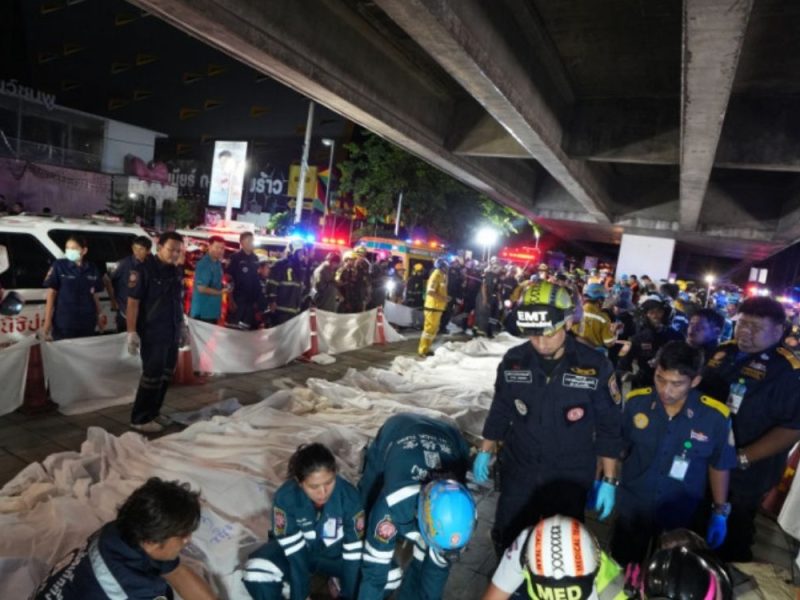 JEZIVA TRAGEDIJA U BANGKOKU: Najmanje 27 mrtvih u požaru u prepunom baru, ljudi vrištali i padali jedni preko drugih! (VIDEO)