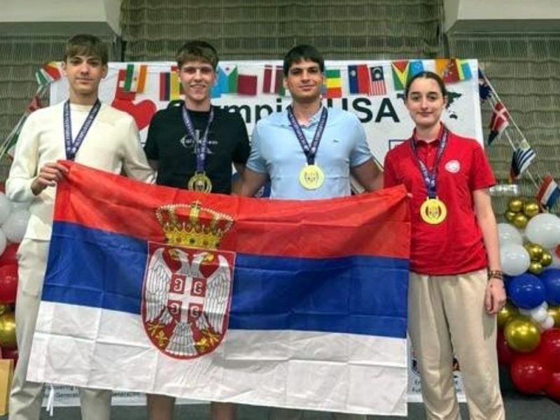SRPSKI SREDNJOŠKOLCI ZABLISTALI U AMERICI: Osvojili tri zlata i bronzu na međunarodnoj matematičkoj olimpijadi u Hjustonu! (VIDEO)