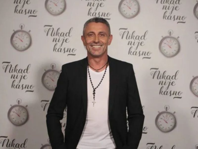 DEJAN BOROVIĆ OBJAVIO NOVU PESMU: Zvezdu „Nikad nije kasno“ u spotu podržao dugogodišnji prijatelj i bivši fudbaler! (VIDEO)