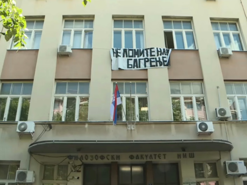 „OVO JE JASAN POKAZATELJ SISTEMSKOG URUŠAVANJA DRUŠTVENIH NAUKA“: Studenti u blokadi zahtevaju vraćanje budzetskih kvota!