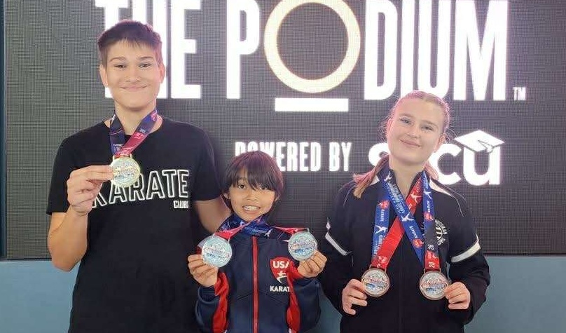 NAŠA DECA POKORILA AMERIKU: Filip Vuković (14) je šampion SAD u karateu, na postolju i Maja i Luka, ukupno 6 medalja!