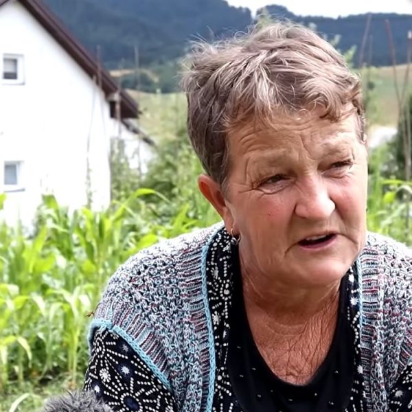 LJUDSKOST IZNAD SVIH PODELA: Srpkinja besplatno ustupila zemlju muslimanskoj porodici, a njihove reči dirnule su region! (VIDEO)