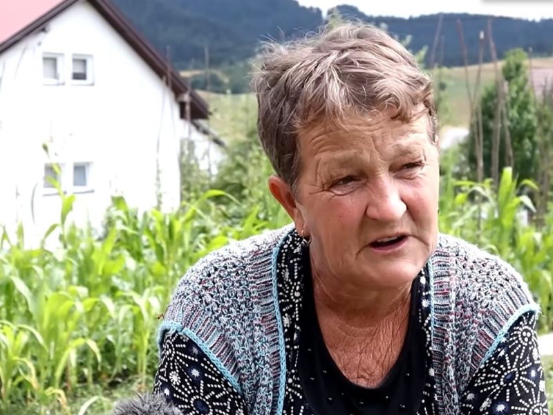 LJUDSKOST IZNAD SVIH PODELA: Srpkinja besplatno ustupila zemlju muslimanskoj porodici, a njihove reči dirnule su region! (VIDEO)