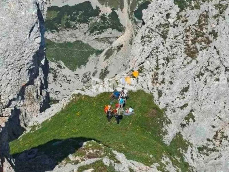 SREĆAN KRAJ DRAME NA DURMITORU: Gorska služba uspešno pronašla i evakuisala izgubljene izraelske turiste!