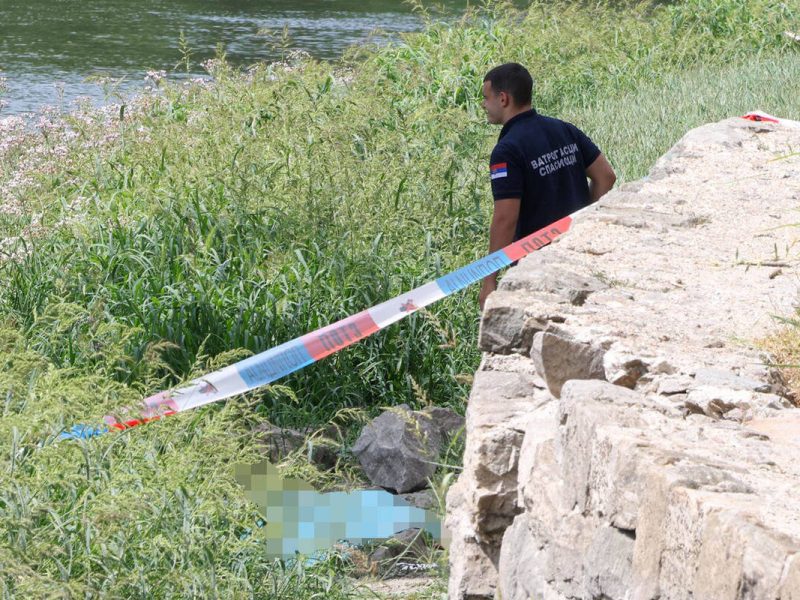 DVA MLADIĆA SKOČILA S MOSTA U PANČEVU: Jedan preminuo ubrzo nakon izvlačenja, za drugim se traga!