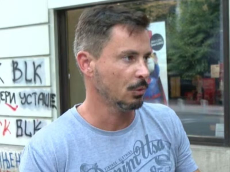 PRETUČENI PROFESOR FDU PITA: „Kako je moj oteti telefon iz zgrade MUP-a završio na jugu Kosova?“