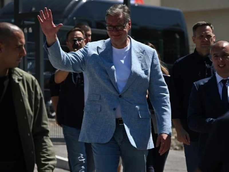 „ĆERKA MI RADI U MUP-U, AL’ NIJE ZA STALNO“: Enes pred kamerama podsetio Vučića na reč sa Peštera, predsednik poručio da će „pogledati“! (VIDEO)