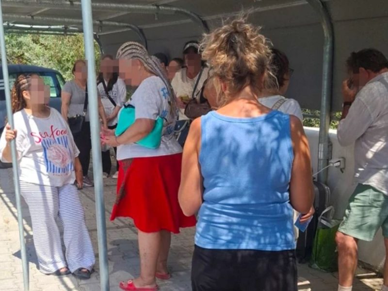 „NE ZNAMO GDE ĆEMO PROVESTI NOĆ“: Agonija srpskih turista u Grčkoj, ostali na ulici jer agencija nije uplatila smeštaj!