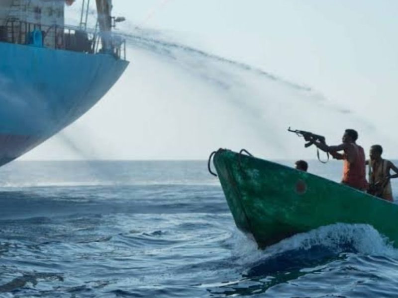 DVOJICA SRBA U RUKAMA PIRATA: Otet brod koji je prevozio tursko oružje kod obale Somalije!