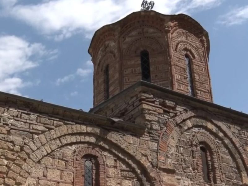 NOVI NAPAD NA SRPSKU SVETINJU U PRIZRENU: Pijan oštetio vrata crkve Svetog Spasa, pa pušten na slobodu!