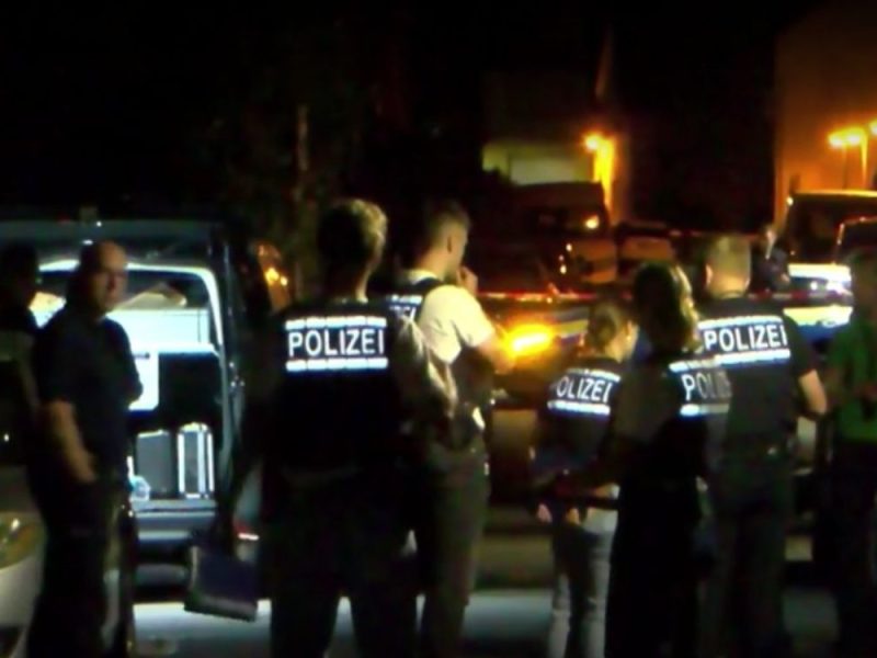 MALTRETIRAO ŽENU U NEMAČKOJ, PA PODIVLJAO PRED KUĆOM: Srbin (41) lopatom krenuo na policiju, pa izrešetan sa tri metka! (VIDEO)