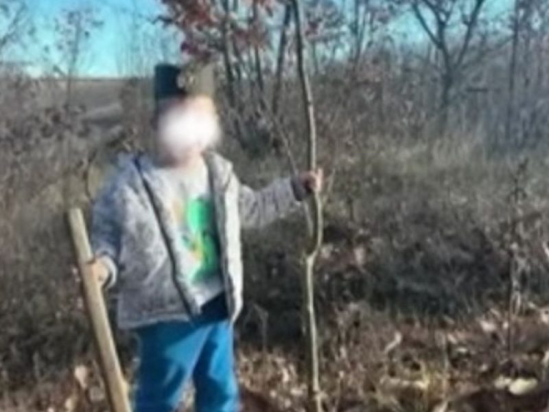 FAŠIZAM U HRVATSKOJ: Srpkinja u Kninu osuđena na 15 dana zatvora zato što je sina slikala sa šajkačom i badnjakom!