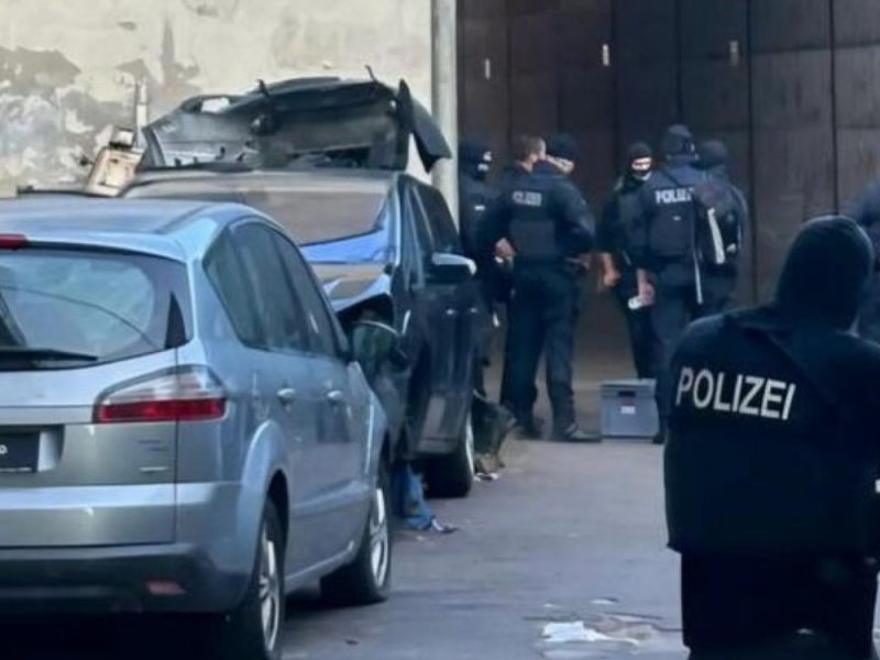 UZIMALI I DO 10.000 EVRA PO OSOBI: Trojica Sirijaca uhapšena u Srbiji i Nemačkoj zbog krijumčarenja više od 900 migranata!