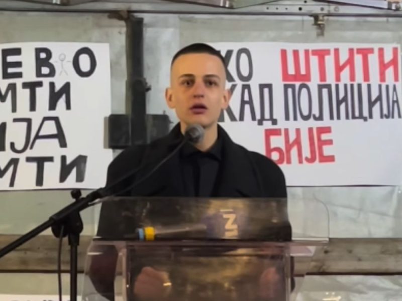 ĆUTE I ŠKOLA I GRAD: Na Informeru čitali ocene dojučerašnjeg srednjoškolca iz Valjeva koji je govorio na protestima! (VIDEO)