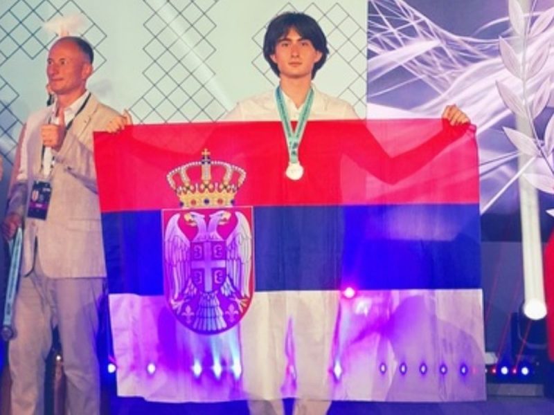FILIP JE PONOS SRBIJE: Gimnazijalac iz Beograda osvojio srebro na Međunarodnoj olimpijadi iz veštačke inteligencije!