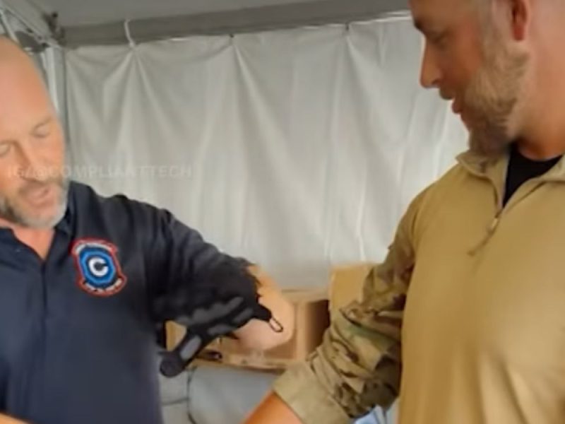 RUKAVICE ZA ELEKTROŠOKOVE OD 380 VOLTI: ICE ulaže do 20 miliona dolara u novu opremu za hapšenja! (VIDEO)