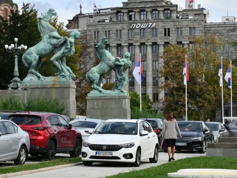 MILIONI IZ DRŽAVNE KASE ZA NOVE AUTOMOBILE: Vlast daje 26 miliona evra za četvorogodišnji zakup vozila!