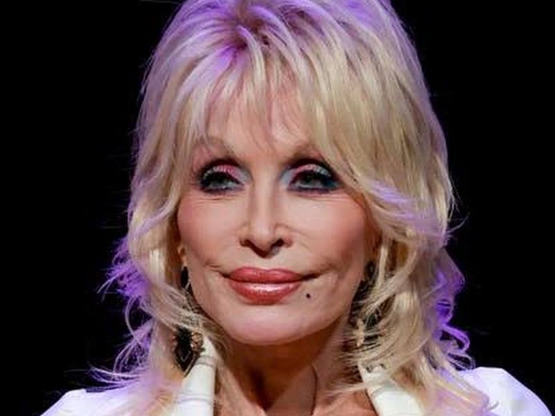 PREMINULA LEGENDARNA DOLI PARTON: Kraljica kantrija umrla u 81. godini, evo po kojim večnim hitovima ćemo je pamtiti!
