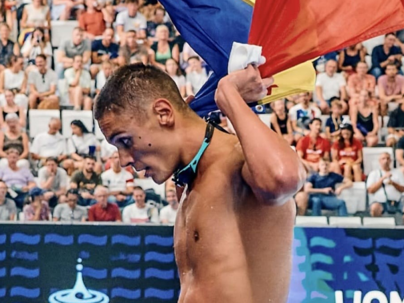 PLIVA ZA RUMUNIJU I POKORAVA SVET, A VENAMA MU TEČE SRPSKA KRV: David Popovići ređa zlatne medalje na Evropskom prvenstvu!